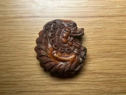 Discount Netsuke Handsnidad Drake i trä Signerad 5cm Orientalsk Kunst Og Porcelæn