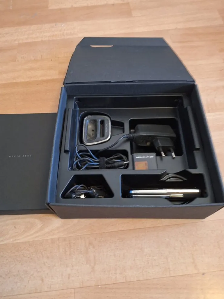 Tradera Nokia 8800> Mobiltelefoner