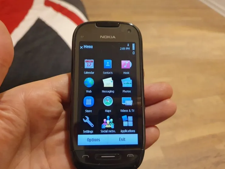 Tradera Nokia C7> Mobiltelefoner