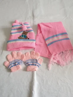 Clearance NY BABY SET MÖSSA, SJAL OCH VANTAR STORLEK FRÅN 0-3 ÅR Sjaler & Halstørklæder