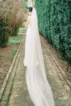 Online Ny! Brudslöja 500 cm benvit/ivory klippt kant enkelt lager tyll med kam Bryllupstilbehør