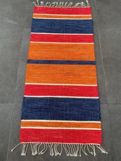 Tradera Ny handvävd mycket fin Matta i rött, orange, blått och vitt Hantverk Hemslöjd| Indretning & Husholdning