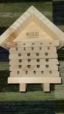 Tradera *Ny* Wildlife Friend - Bihotell i naturligt trä - insektshotell,| Andet Til Haven