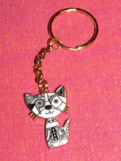 Tradera Nyckelring med katt av emalj/zinklegering/rostfritt stål.| Tilbehør