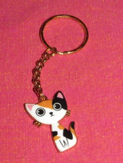 Tradera Nyckelring med katt av emalj/zinklegering/rostfritt stål.| Tilbehør