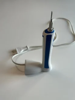 Tradera Oral-B Professional Care eltandborste inkl laddare. Lite använd, fint skick!> Tandpleje