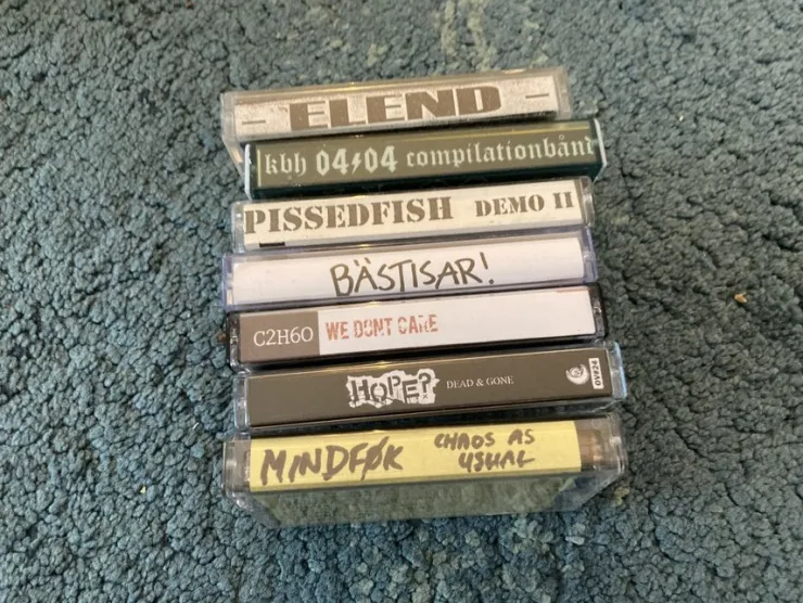 Tradera Parti sju stycken kassettband med blandad musik mestadels punk| Kassettebånd