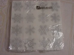 Tradera Påbörjad förpackning med 12 st servetter med julmotiv/snöstjärnor| Hobbymaterialer