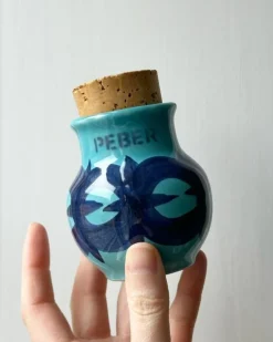 Tradera Peberkrukke med korklåg, Keramos Austria| Indretning & Husholdning