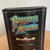 Tradera Plåtburk reklam Bassets allsorts lakrits burk godis karameller> Metalemballage