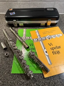 Tradera Regent tvärflöjt med fodral och notböcker| Musikinstrumenter