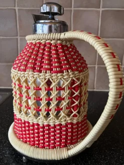 Clearance Retro Termoskanna i Röd och Beige Kuriosa