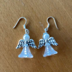 Tradera Örhänge i form av änglar. Det finns berlock i annan annons .> Øreringe