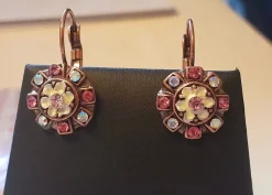 Tradera Örhängen PUSS Design blomma kopparfärg rosa blå vit> Øreringe