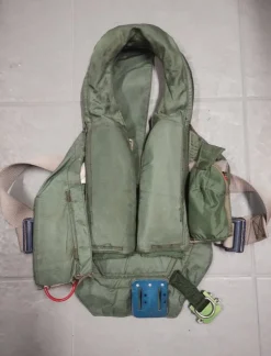 Tradera SAAB Flytväst 8 från Svenska Flygvapnet> Fly