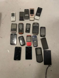 Tradera Samling mobiler - olika märken och modeller> Mobiltelefoner