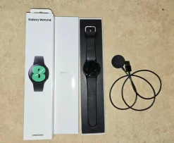 Tradera Samsung Galaxy Watch4 - Svart - Defekt Skärm> Smartwatches