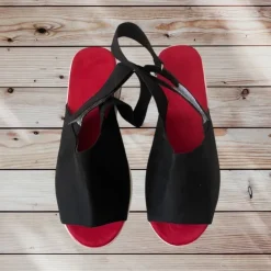 Tradera Sandaletter, svarta med röd insida Stl. 34-35> Damesko