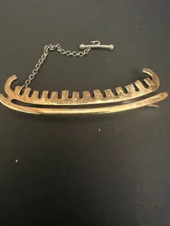 Tradera Slipshållare i Brons Vikingastil.> Slipsenåle