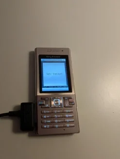 Tradera Sony Ericsson mobiltelefon T700> Mobiltelefoner
