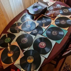 Tradera Stenkakor i skinnväska - Odeon, Columbia, his masters voice, polyphon,| Grammofonplader