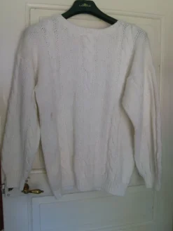 Tradera STICKAD TRÖJA I KRITVITT MED FLÄTOR 100 % BOMULL MED RUNDAD KRAGE STL M/L| Tøj