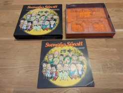 Tradera SVENSKA SKRATT (TOM BOX UTAN CD-SKIVOR(| Pladeomslag