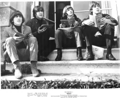 Tradera THE BEATLES - Help! - Biograf-foton - Lobbykort - 21 st| Filmmemorabilia