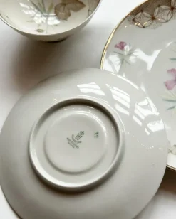 Flash Sale Triosæt, stor kop m underkop og kagetallerken, blomster og guld Kobbergenstande