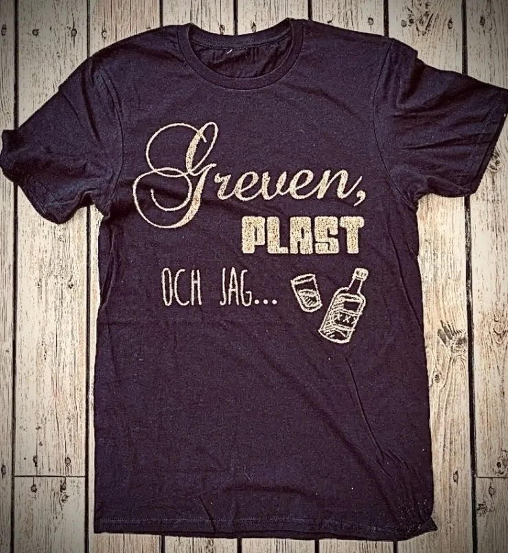 Tradera T-shirt, Nationalteatern, ”Greven, Plast och jag”, stl.M| Merchandise