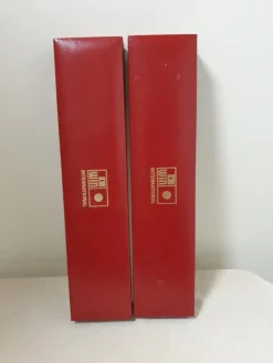 Tradera Två stycken Win International guld-färgade långa tändare i fodral> Tobakiana