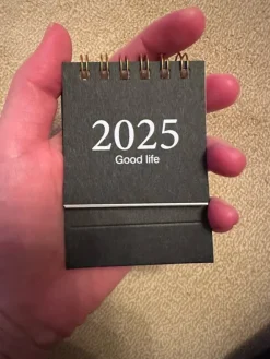 Store Ultraliten almanacka som ska gå att ha på bordet! Almanakker & Kalendere