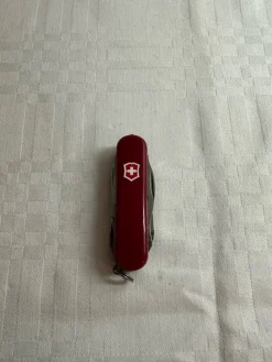 Tradera Victorinox Classic SD Röd> Knive & Sværd