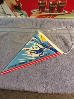 Tradera Vimpel från Olympiska spelen Innsbruck ...> Sportsmemorabilia