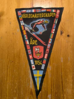 Tradera Vimpel från Skid-VM i Åre 1954> Flag