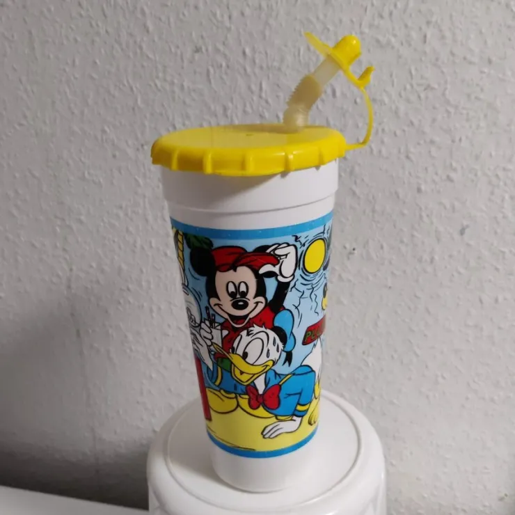 Tradera Vintage Disney större mugg m lock och sugrör Eros Products London UK| Disney