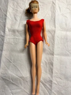 Tradera Vintage Midge Barbie docka från 1962 med kläder| Dukker