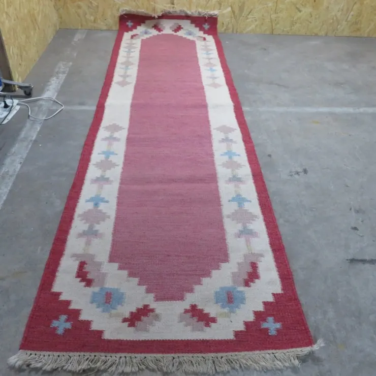 Tradera Vintage, Röllakan i rött och rosa 285x80 cm| Indretning & Husholdning