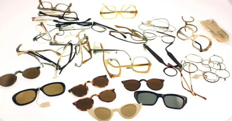 Fashion Vintage selection of eyewear-broken eyeglasses/sunglasses circa 1950's-70s Solbriller