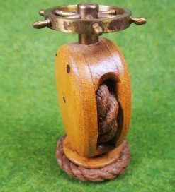 Tradera Vintage sjömanskorkdragare, korkskruv i form av block och roder.> Øvrigt Samlerlegetøj