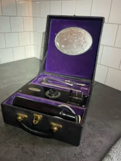 Tradera Violet ray machine - Svenska Maskinbolaget Standard Typ E Imp - Stockholm 16> Medicinske Gadgets