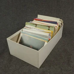 Tradera Vykortssamling cirka 330 kort i skokartong| Verden Undtagen De Nordiske Lande