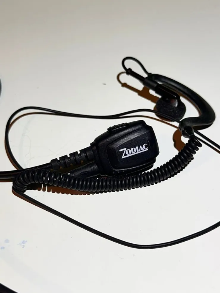 Tradera Zodiac hörlur med spiralledning> Jagt
